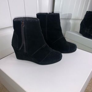 Tom’s black desert suede wedge booties